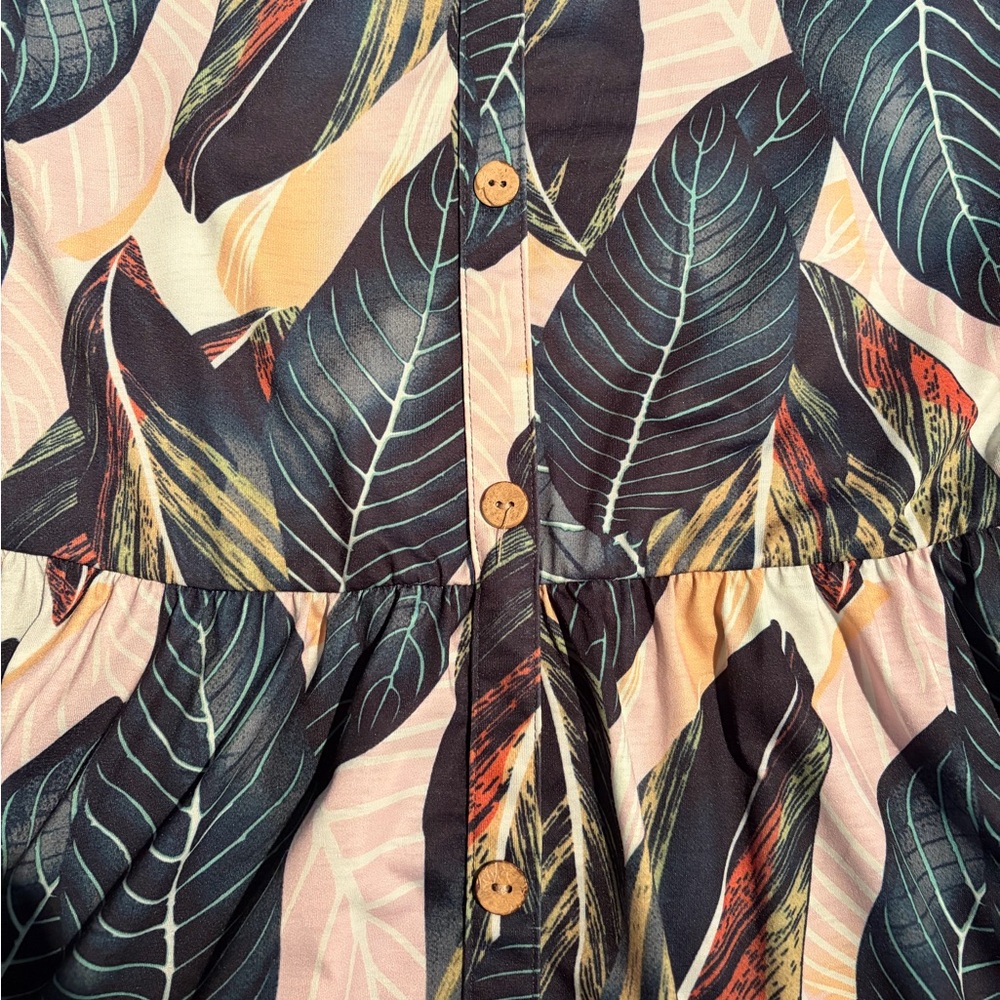 ePretty Multicolor Leaf Pattern Top - Picture 2 of 3